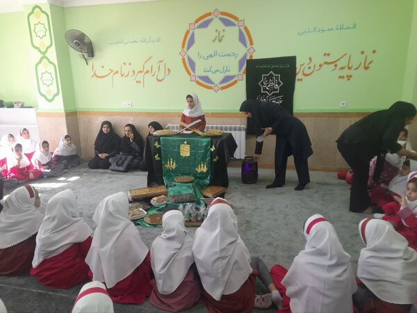 مراسم معنوی روضه حضرت فاطمه زهرا (س) در دبستان فردوس