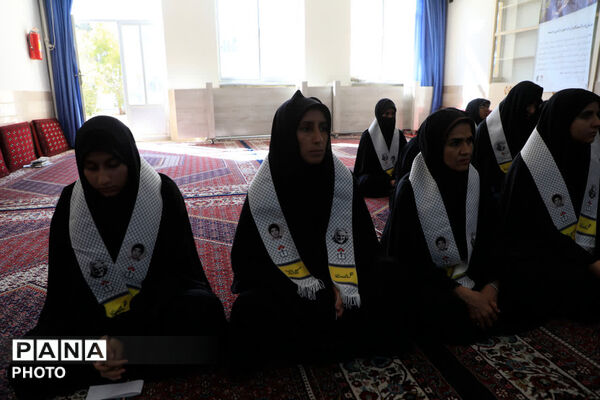 دیدار دانش آموزان بسیجی شهرستان بیرجند با نماینده ولی فقیه در استان