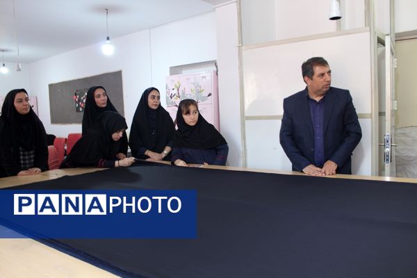 هنرستانی‌ها در نقش تولید کننده، دوخت لباس فرم دانش‌آموزان به دست هنرستانی‌های قدس
