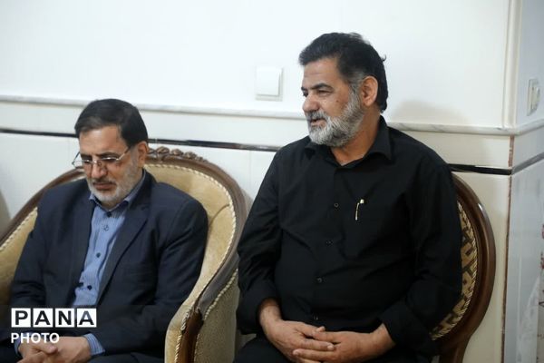 ادای احترام معاون وزیر آموزش و پرورش به شهدای جنگ رمضان در قم