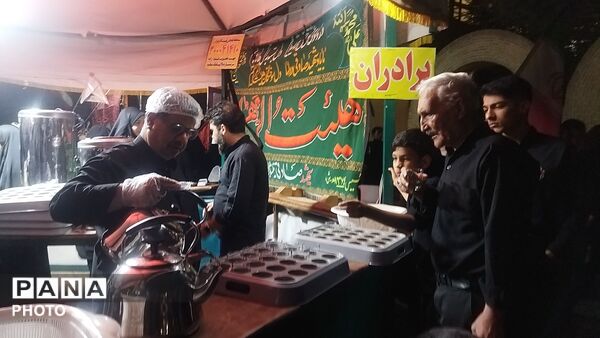چایخانه هیئت الزهرا در شب تاسوعای حسینی 