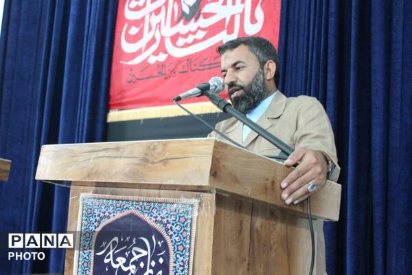 بشاگرد در قاب نماز جمعه