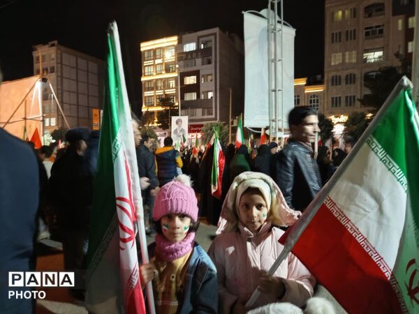 بلوار فضل، صحنه عشق و ارادت ملت به رهبر در شبی دیگر