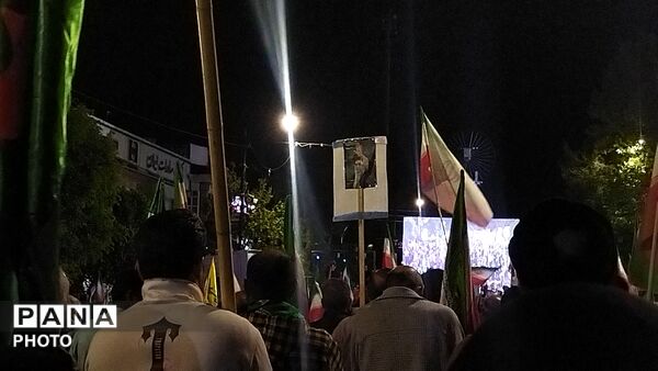 برای پنجاه و یکمین شب حسینیه امام شاهد حماسه مردم شد 