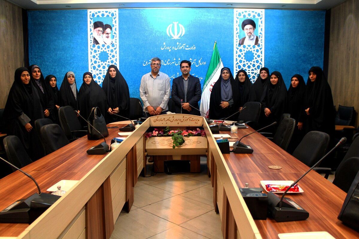 نشست هم‌اندیشی مربیان طرح «امین» مدارس  بهارستان دو 