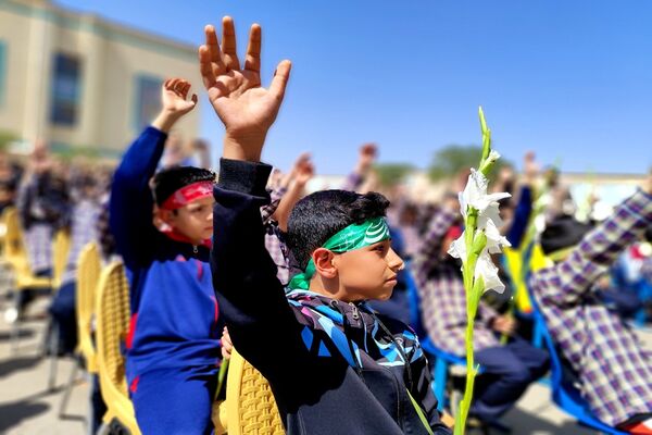 حضور پیکر شهید دانش‌آموز زینت بخش مدارس نجف‌آباد 