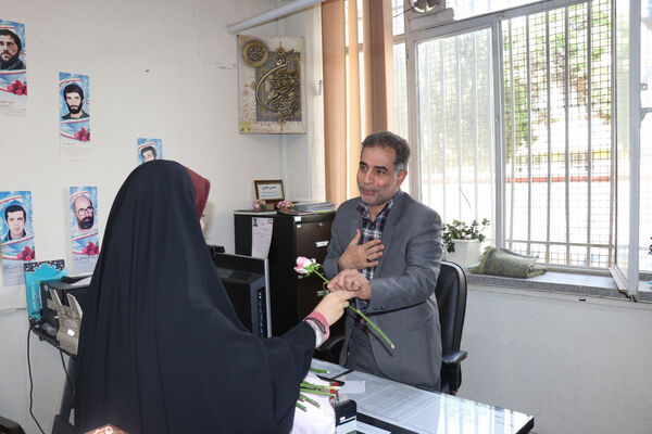 سپاس معلم در اداره آموزش و پرورش خراسان رضوی توسط دختران پیشتاز