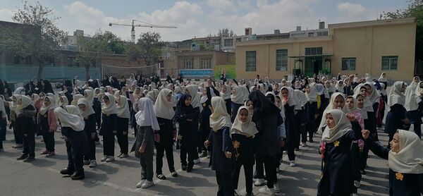 شادی دانش‌آموزان دبستان شهید خلیل طهماسبی مشهد در تحقق وعده صادق