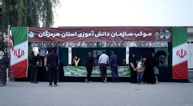 برپایی موکب «شجره طیبه» سازمان دانش‌آموزی هرمزگان در گلزار شهدای میناب