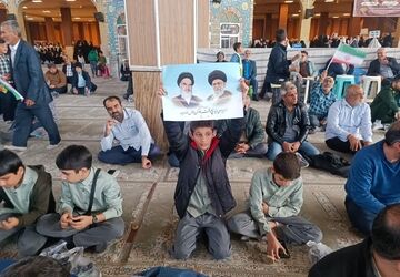 بیعت جوانان کازرونی با رهبر انقلاب