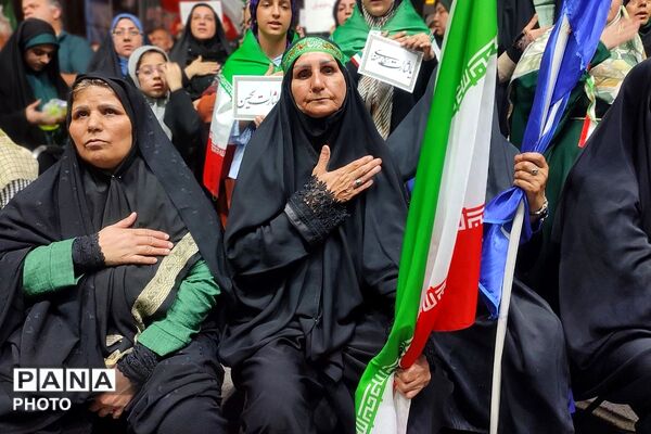 تجلیل از خبرنگاران پانا در صحنه ی جهاد تبیین