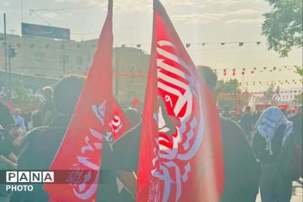 وداعی تاریخی در پایتخت ،پیکر رهبر انقلاب بر دوش ملت ایران