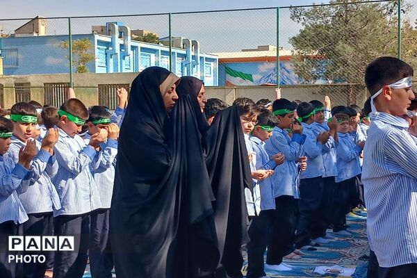 برپایی نمازجماعت در دبستان پسرانه میثاق باقرشهر 