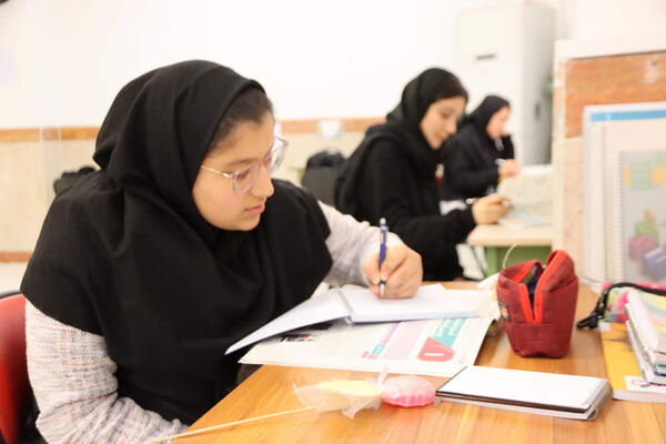 دیدار صمیمانه مدیر آموزش پرورش شهرستان‌های تهران با دانش‌آموزان اردوی مطالعاتی مدارس اسلامشهر