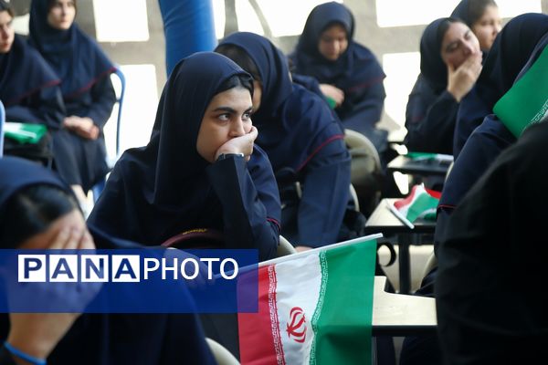 نواختن زنگ آغاز سال تحصیلی با حضور وزیر دادگستری 