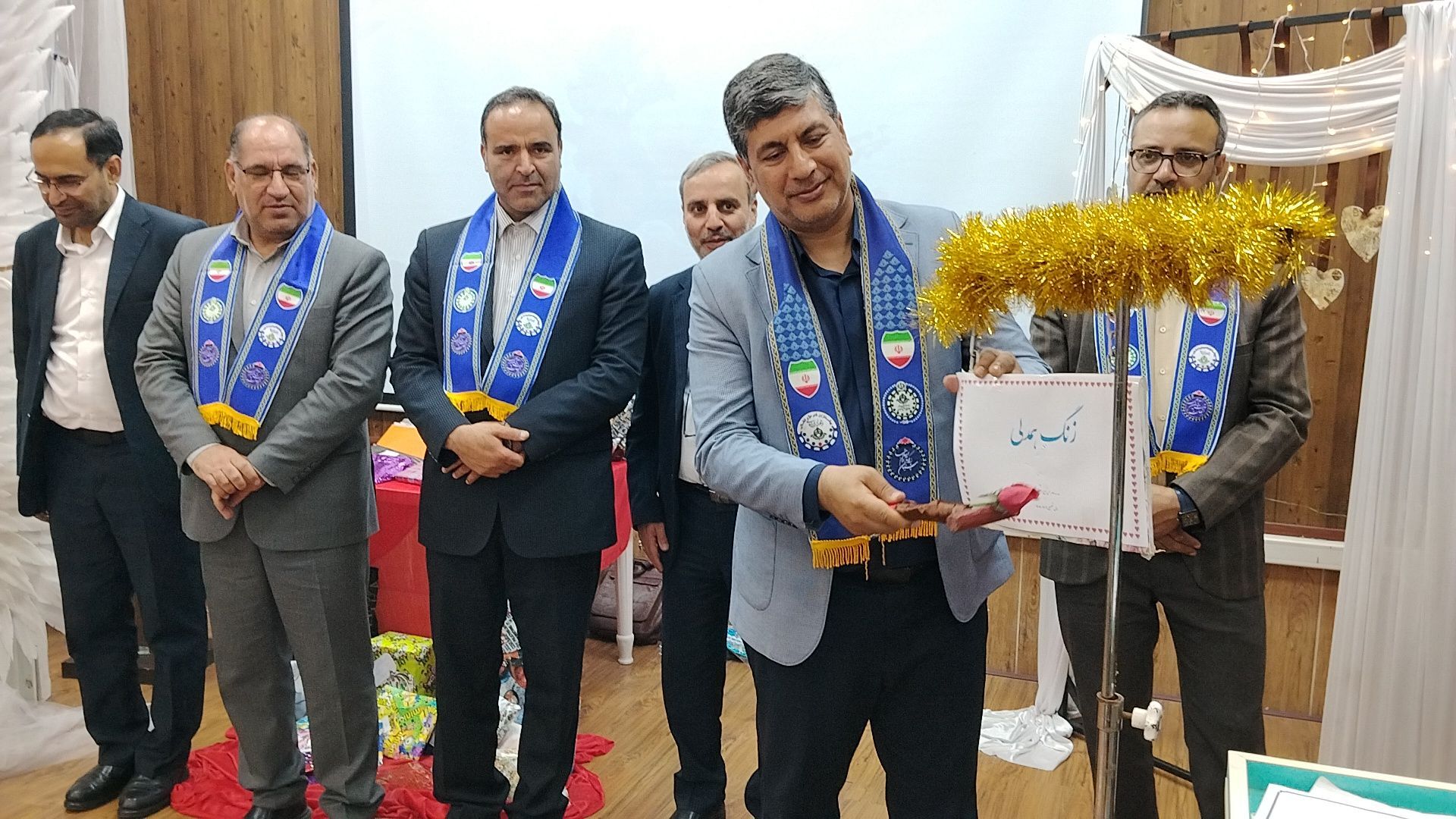 عاطفه‌ها به یاری دانش‌آموزان نیازمند می‌آید
