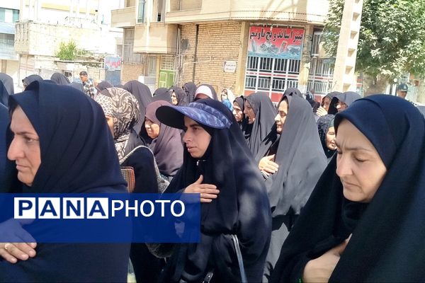 کاروان عزاداران ۲۸ صفر، لردگان را سیاه‌پوش کرد