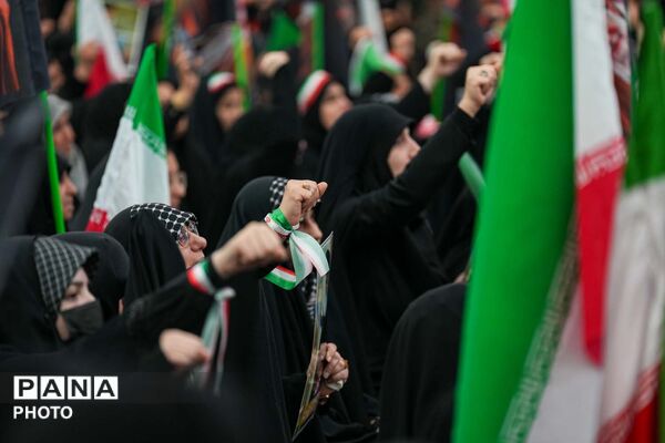 اجتماع بانوان انقلابی به مناسبت چهلم قائد امت و شهدای میناب در مسجد جمکران 