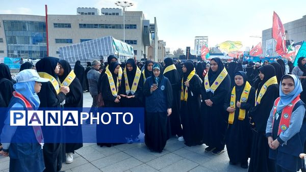 حضور پرشور دانش آموزان پیشتاز مشهدی در راهپیمایی یوم الله ۱۳ آبان