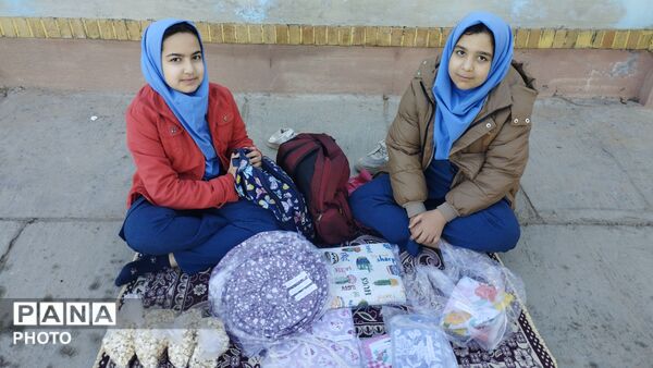 بازارچه دانش آموزی در مدرسه فرهنگ سردار شهید عبدی خلیل آباد