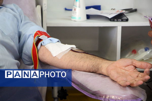 بازدید دانش آموزان مدرسه پیشتازان از مرکز انتقال خون استان یزد