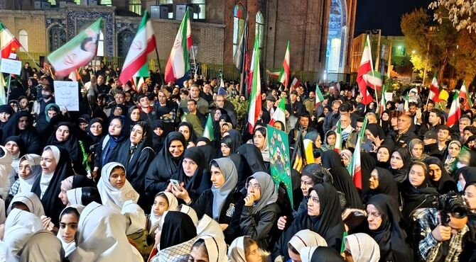 مراسم چهلم شهدای دانش‌آموز میناب در کرمانشاه 