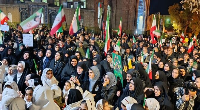 مراسم چهلم شهدای دانش‌آموز میناب در کرمانشاه 