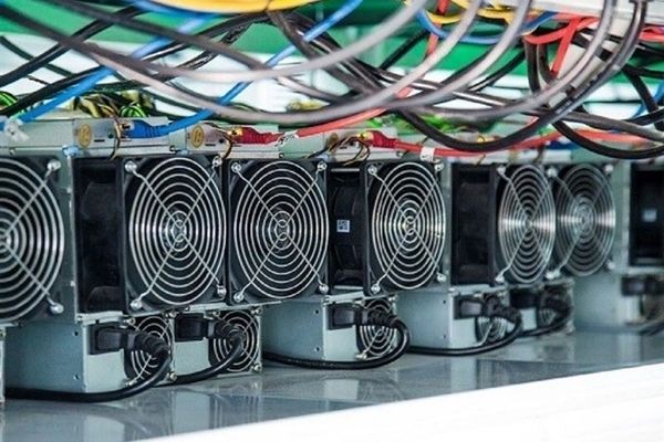 کشف ۵۰ دستگاه استخراج رمز ارز از یک مزرعه پرورش ماهی در سلطانیه