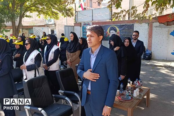آیین گرامیداشت هفته بهداشت روان و تقدیر از همیاران مشاور در دبیرستان دخترانه رضوان برگزار شد