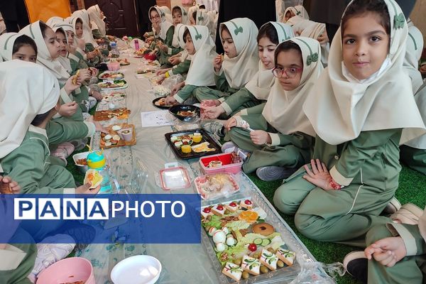 برگزاری مراسم صبحانه سلامت در دبستان نیلوفر رفیعی ناحیه دو شهرری 