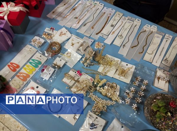 بازارچه هنرهای دستی هنرستان آفرینش منطقه رضویه