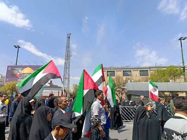 راهپیمایی باشکوه روز جهانی قدس در جوار بارگاه رضوی