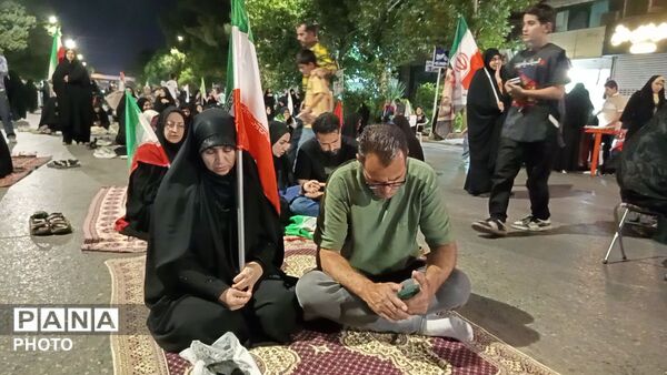 طنین دعای استغاثه در شب‌های مسجد جامع با حضور قلب مؤمنان