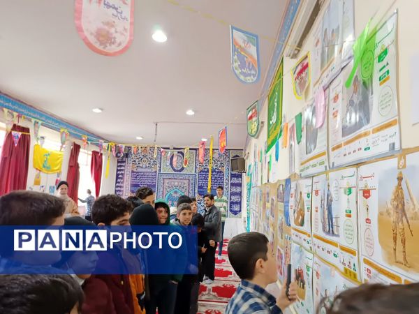 برپایی نمایشگاه مدرسه انقلاب در دبیرستان شهید رجایی