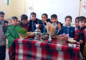  جشنواره یلدایی در روستای سراب غضنفر شور و نشاط دانش‌ آموزان در بلندترین شب سال