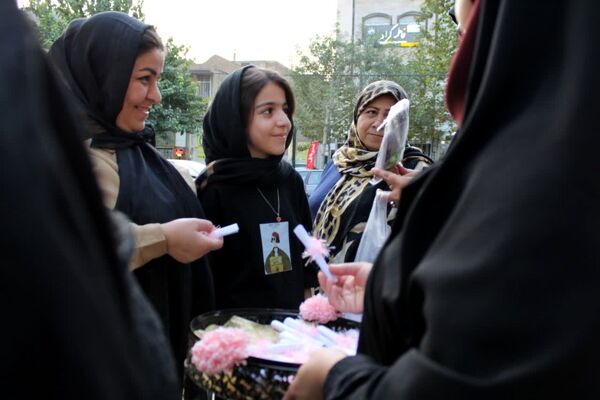 اهدای بسته فرهنگی و برپایی غرفه حجاب