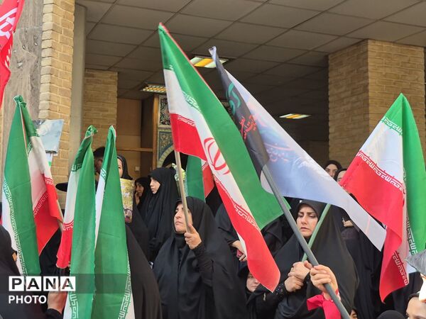 آخرین بدرقه؛فرهنگیان و دانش‌آموزان در سوگ رهبر شهیدشان