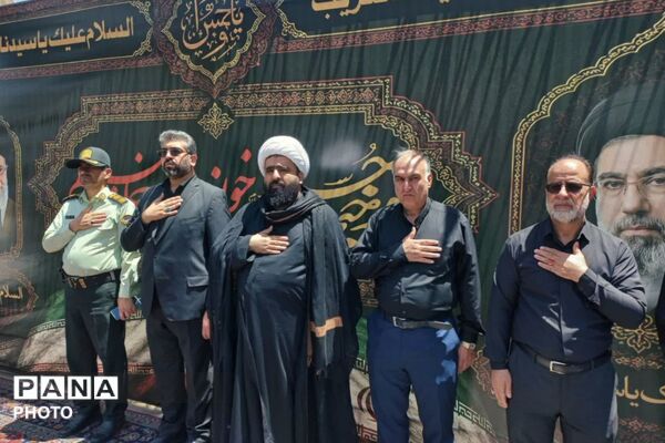 نماز ظهر عاشورا در میدان امام خامنه‌ای