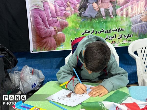 حضور دانش‌آموزان البرزی در گرامیداشت چهلم شهدای میناب در کرج 