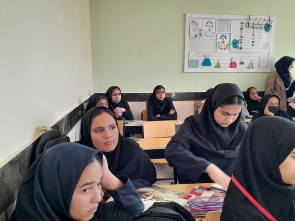 کارگاه اطلاع رسانی مسابقات قرآن ، عترت و نماز در دبیرستان مادرمهربان خلیل آباد