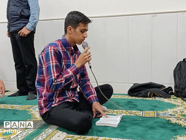 مراسم قرائت دعای توسل و جشن ولادت حضرت زینب(س) در دبیرستان شاهد مالک اشتر 