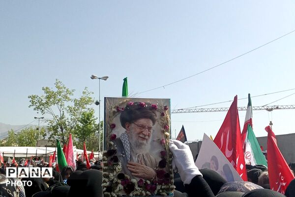 فریاد نسل نو در سوگ رهبر؛ مشقِ وفاداری در قابِ تشییع 
