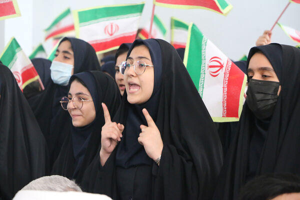 برپایی جشن «حضور تا ظهور» در دبیرستان شهیده حسنی سعدی قم