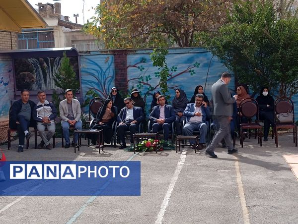 مراسم نمادین هفته تربیت‌بدنی و ورزش در دبیرستان هفده شهریور شهرستان فیروزکوه