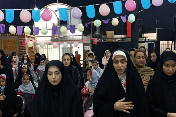  جشن «گل‌های زهرایی» در حسینیه شهدا با حضور دانش‌آموزان دبستان شهید طهرانی‌مقدم