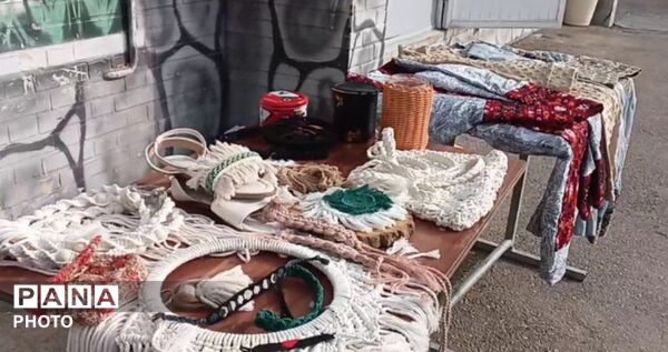 جشن استعداد و هویت ‌یابی ، هر دانش آموز یک مهارت  در دبیرستان دخترانه نجمه صدری  