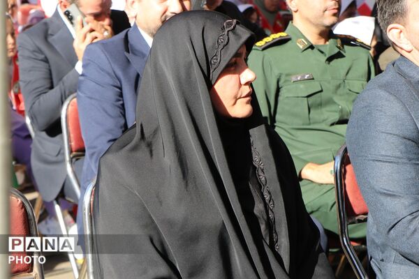 «مهر کریمانه» با حضور وزیر آموزش و پرورش در دبستان پروین اعتصامی بهارستان‌دو