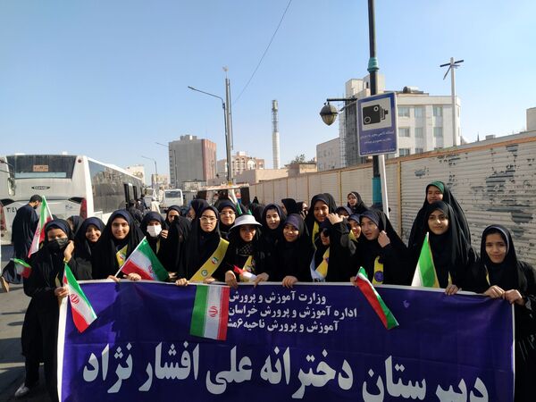  راهپیمایی  روز دانش آموز در مشهد با قلب هایی از جنس عزای حضرت فاطمه (س)