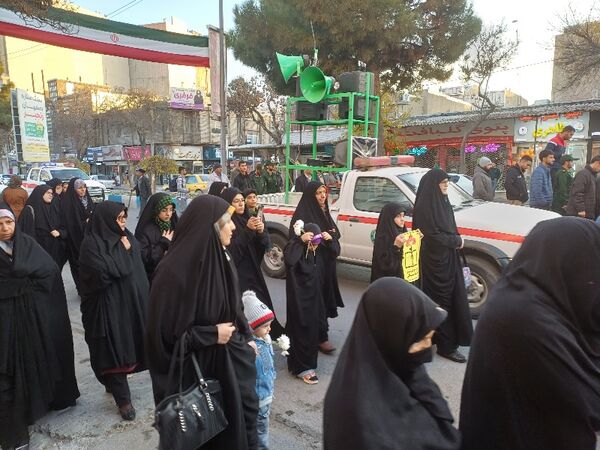 استقبال پرشور مردم از شهدای گمنام در شهرستان شیروان