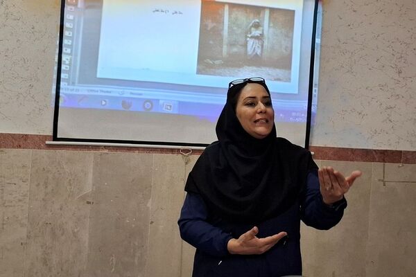 جلسه شورای دبیران در مدرسه جوادالائمه بهارستان ۲